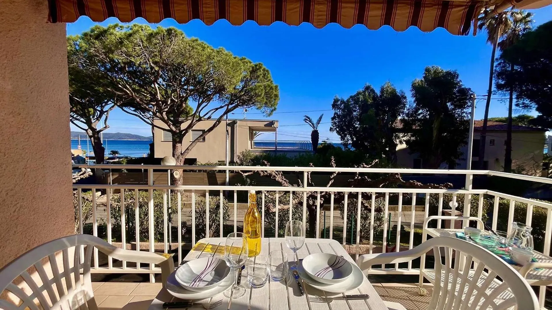 Studio Climatise Avec Parking Face A La Mer - 2 Couchages - Fr-1-226B-233 Cavalaire-sur-Mer