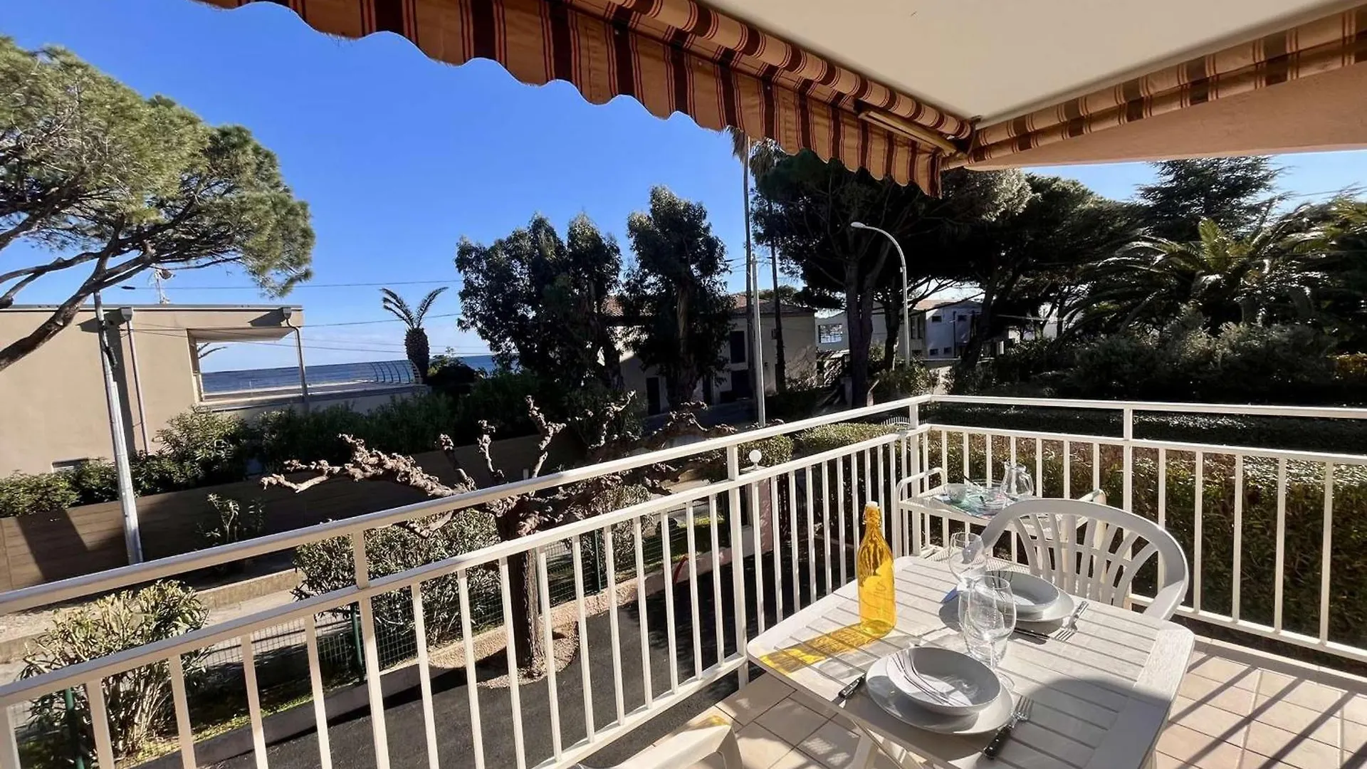 Apartment Studio Climatise Avec Parking Face A La Mer - 2 Couchages - Fr-1-226B-233 Cavalaire-sur-Mer