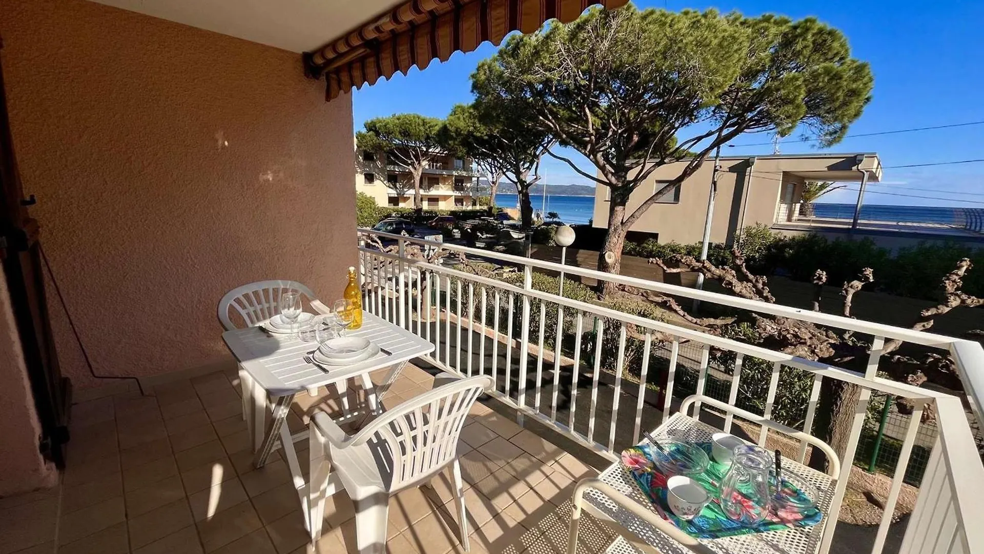 Studio Climatise Avec Parking Face A La Mer - 2 Couchages - Fr-1-226B-233 Cavalaire-sur-Mer 0*,
